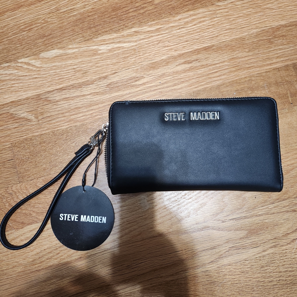 Steve Madden Black Wristlet Wallet